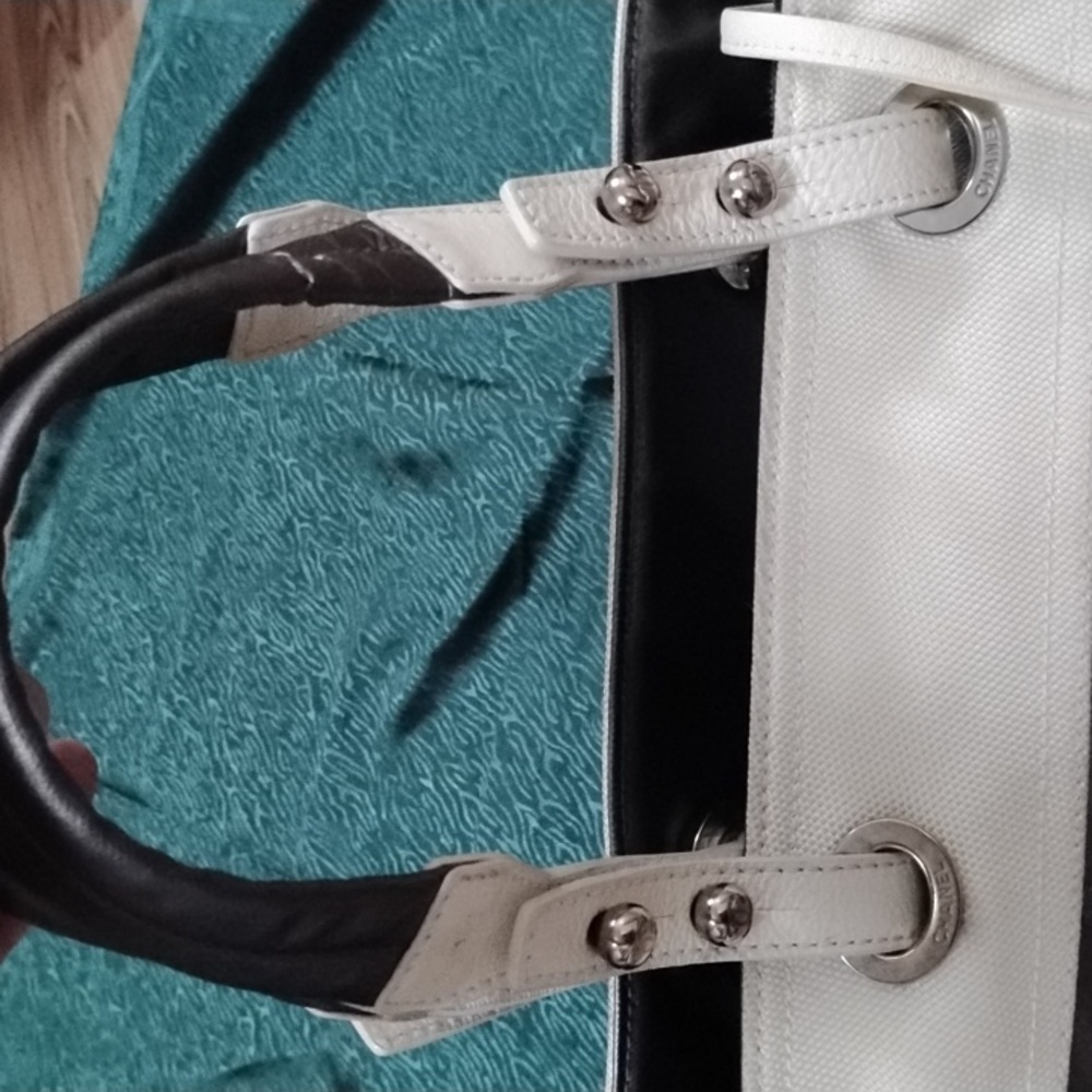 Chanel Vintage Tote - Picture 14 of 15